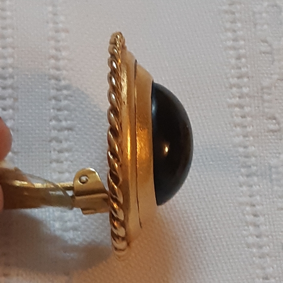 BEN-AMUN Clip-on Earrings - Picture 4 of 8